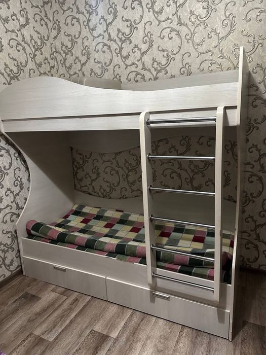 Двухярусная кровать