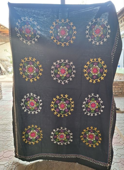 Национальные вышивки.