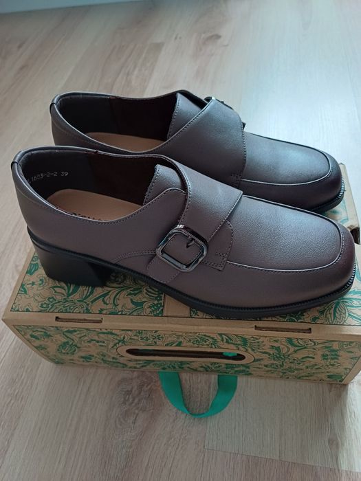 Продам новые туфли