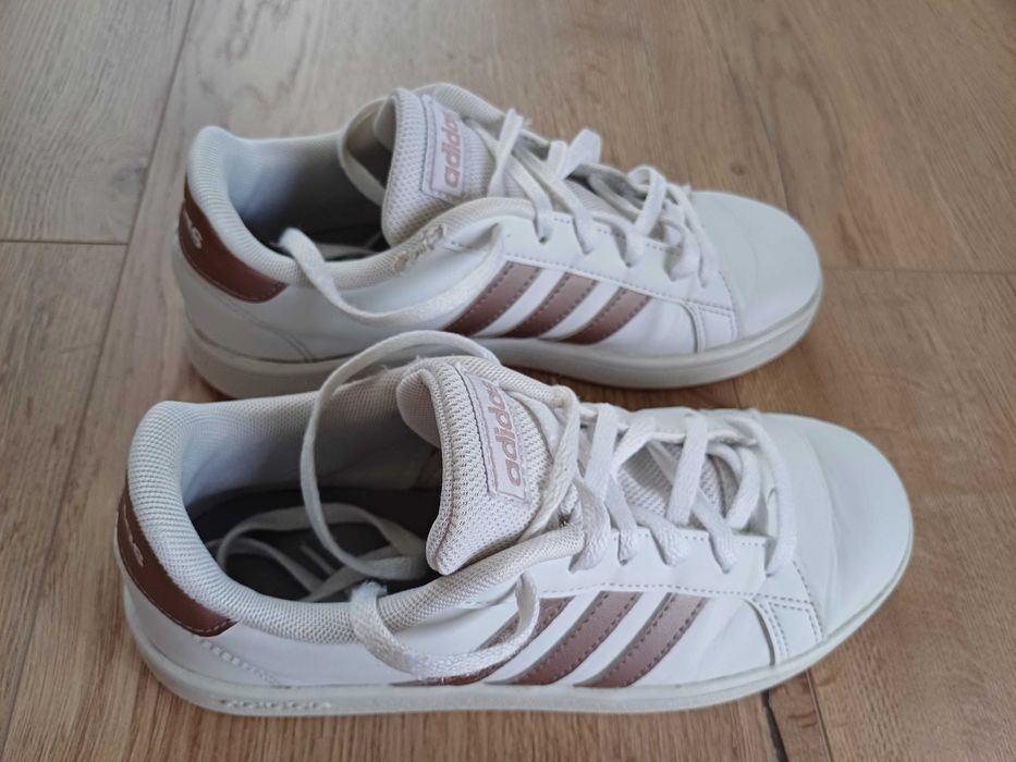 Маратонки Adidas за момиче