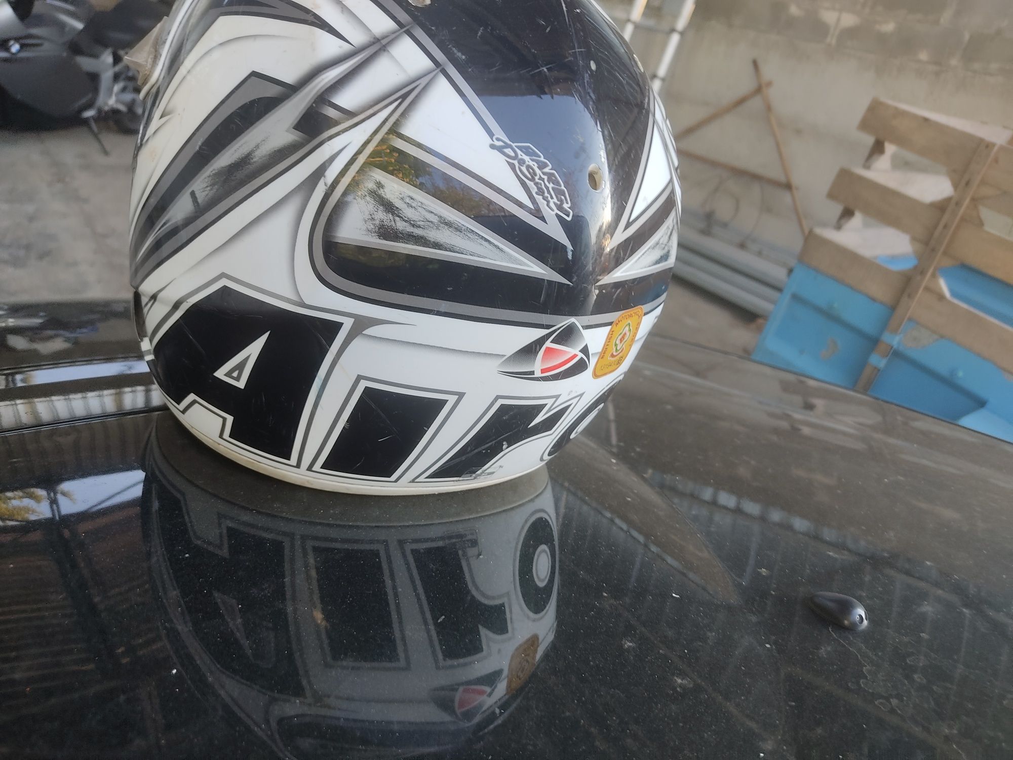 Каска Airoh.    helmet