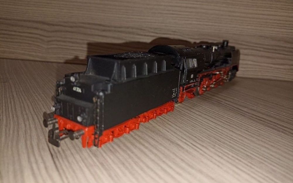 Locomotiva BR 41 , producător Marklin 
Roți metalice izolate, se poate