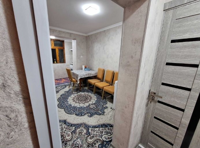 Срочно сдается 2х комнатная квартира на еко Базар Чимган