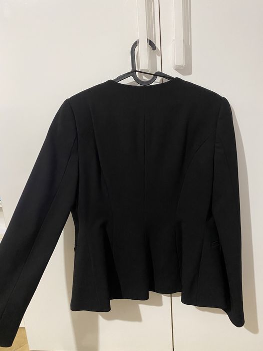 Дамско черно сако на марката ADL