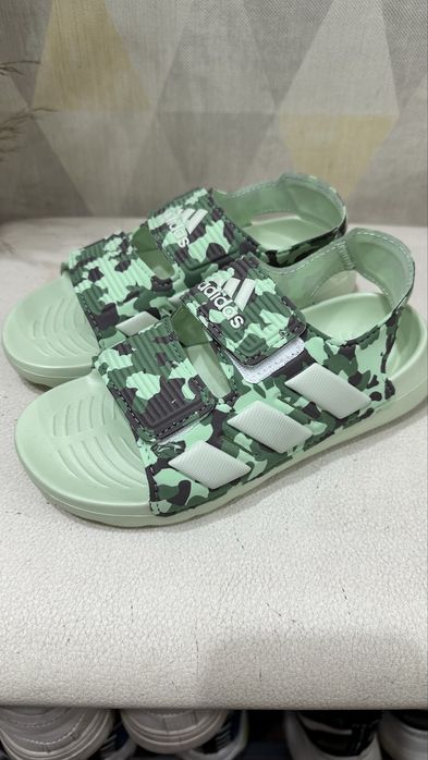 Продам сандали adidas