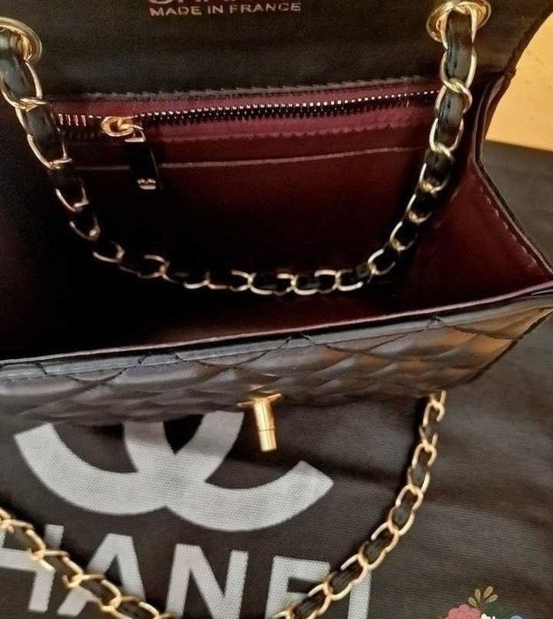 Geanta mini 22/17cm,accesorii metalice aurii, saculet, etichetă