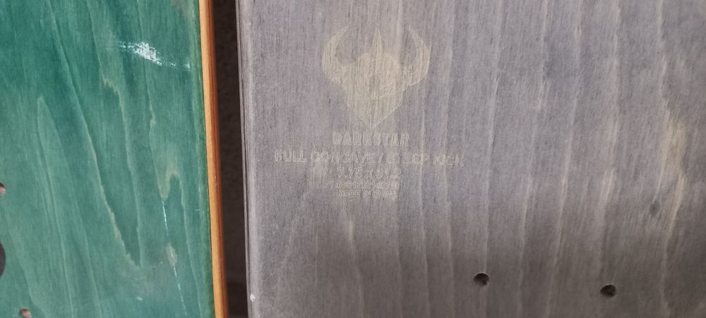 Vând 4 plăci skateboard noi skate