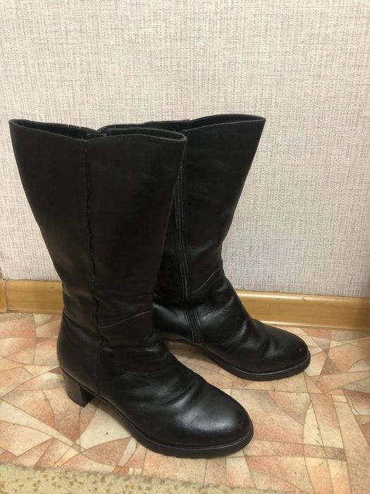 Продам женские кожаные зимние сапоги 37р.