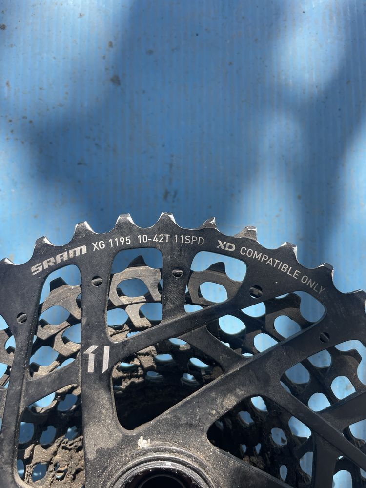 Обтегач е венец за верига на колело XT. Shimano deore sram