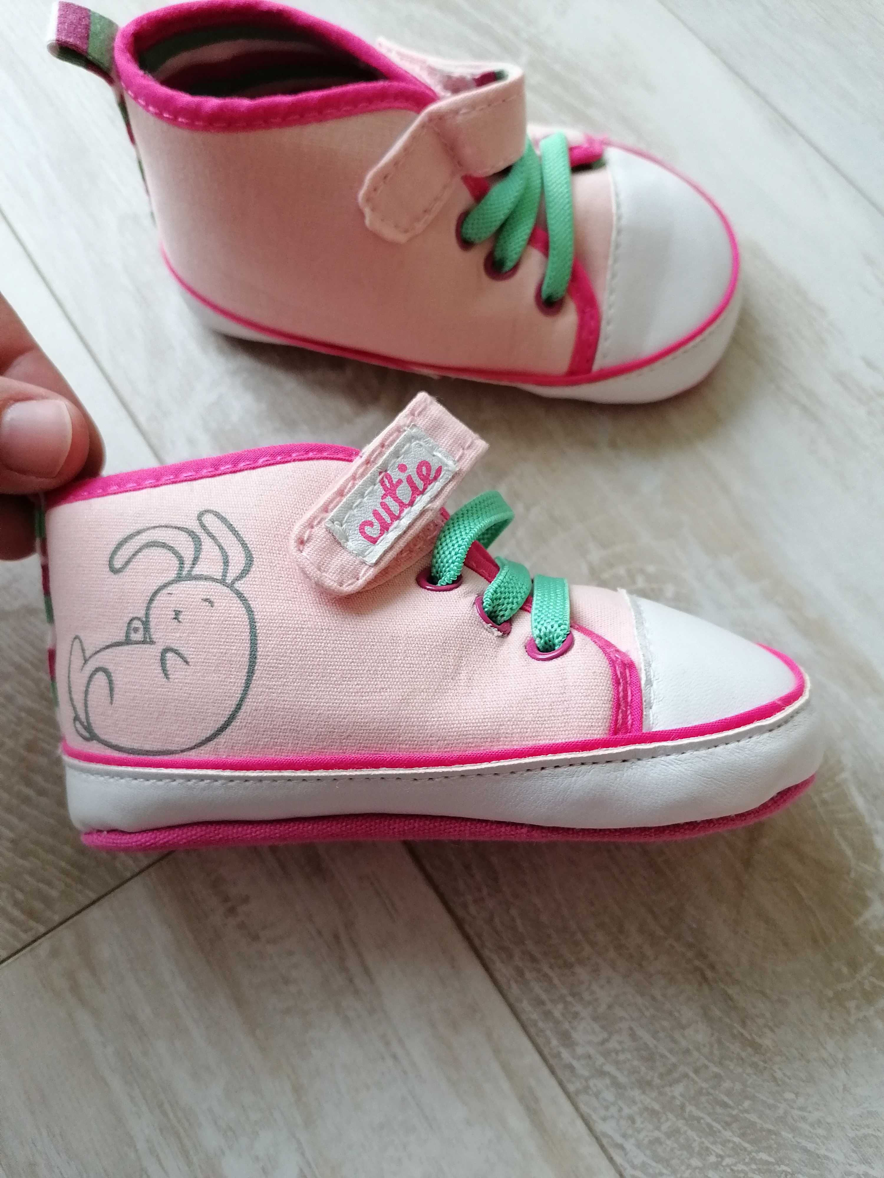 Бебешки обувки от плат + чорапи с подметка