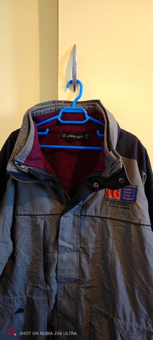 Vând Geaca de iarna maro xl