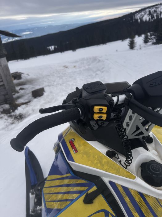 Snowmobil ski doo summit 800R. 2009