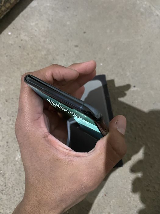 Iphone 11 pro max holat idiyal