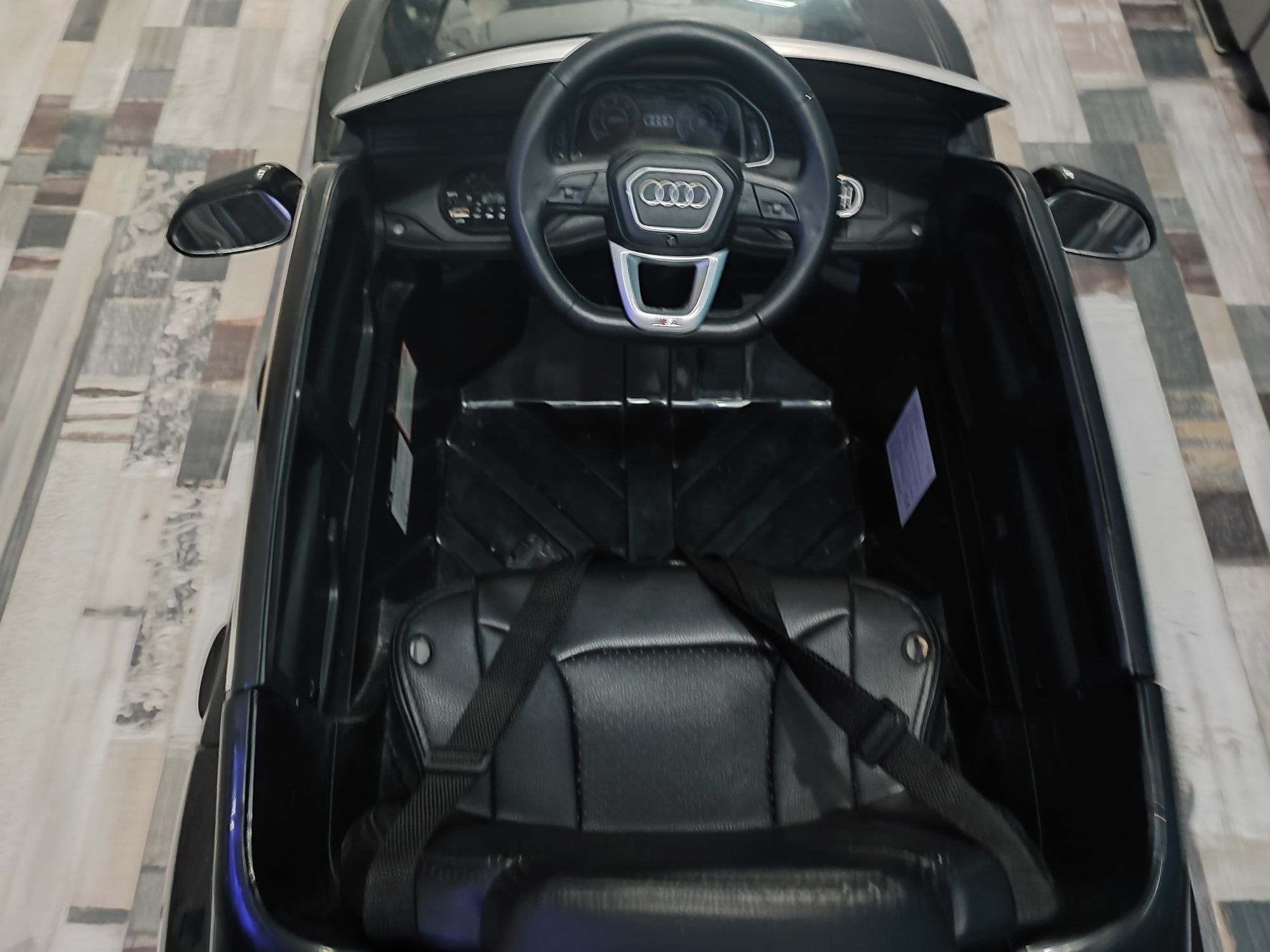 Детска акумулаторна кола Audi Q8