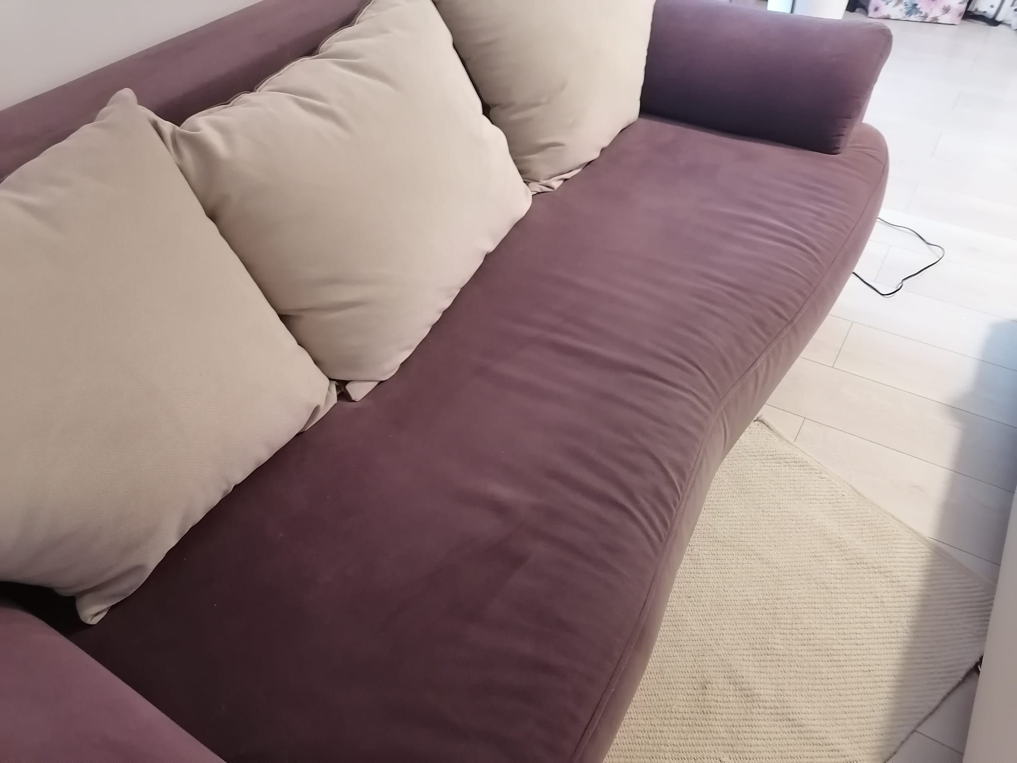 De vânzare pat de o persoana și o canapea în stare foarte buna