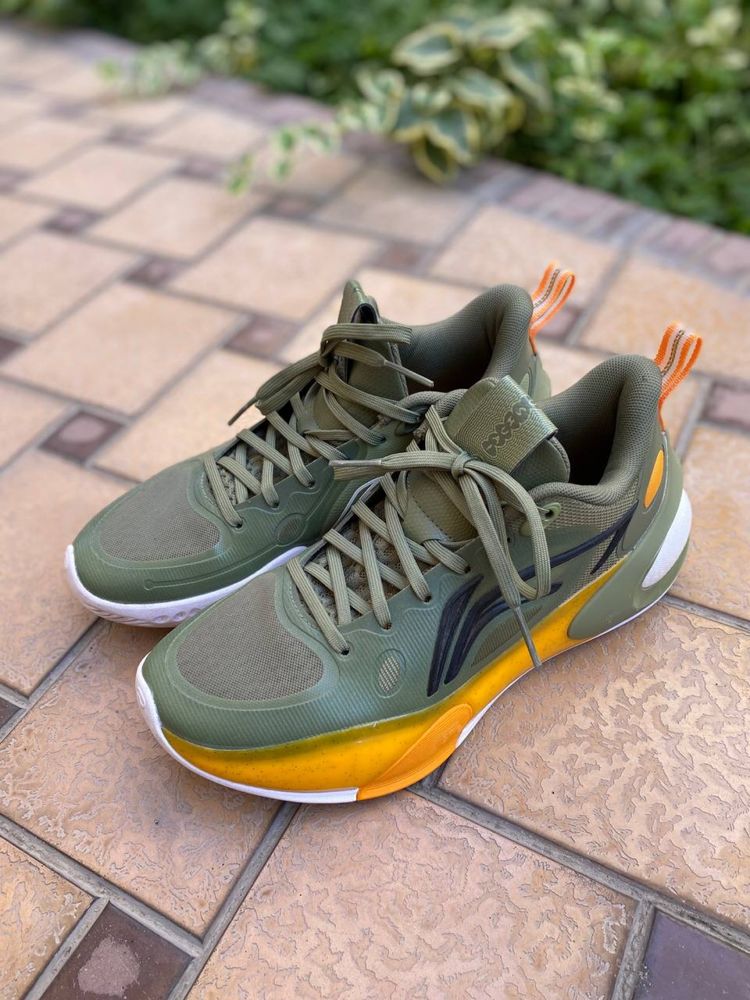 Почти новые кроссовки Li ning 41 размер
