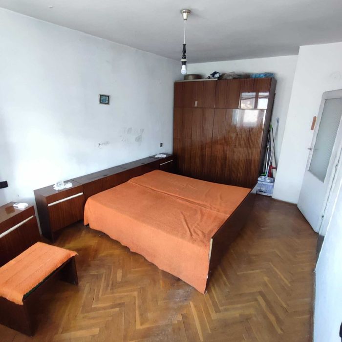 Продава се Четиристаен апартамент в Шумен, Пазара - 97 кв.м за 1210 €/кв.м - Снимка #2