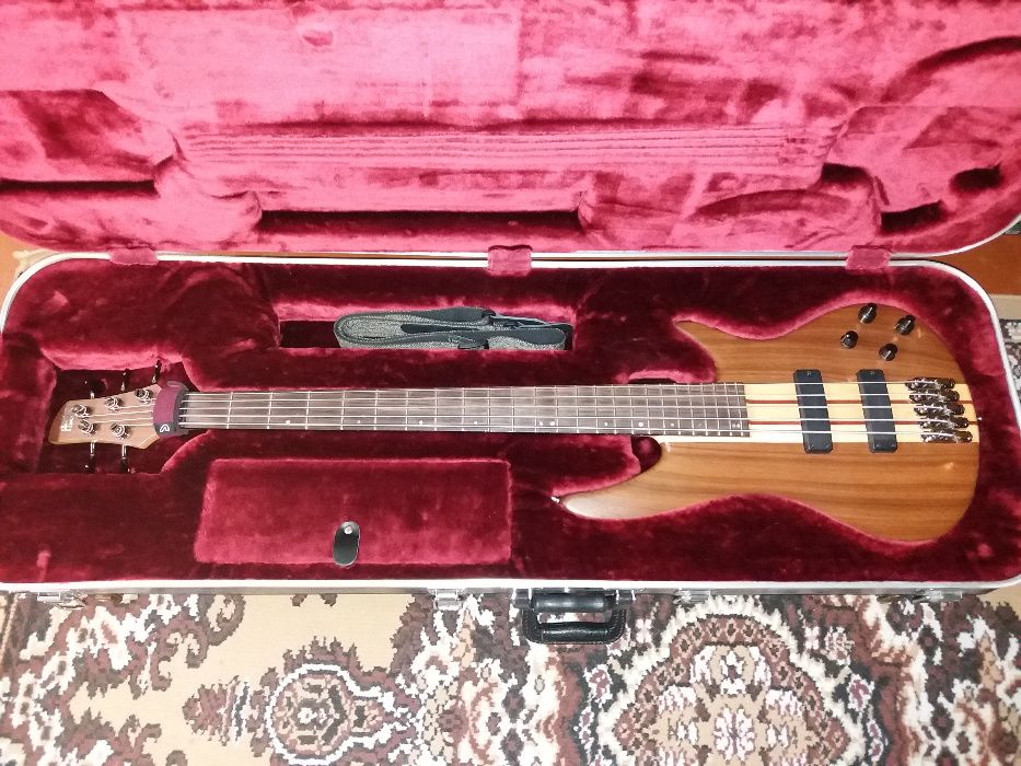 Продаётся бас-гитара Ibanez SR-1005 Prestige.