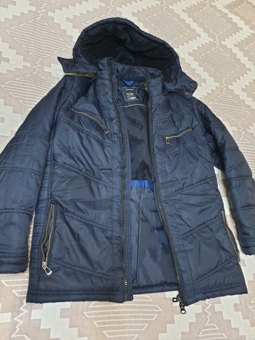 Продам демисезонную куртку на мальчика