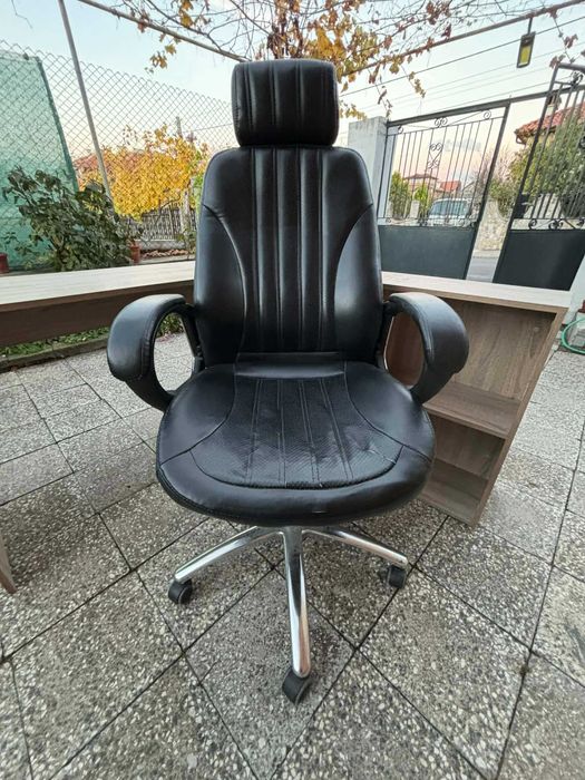 Ергономичен офис стол с люлеещ механизъм