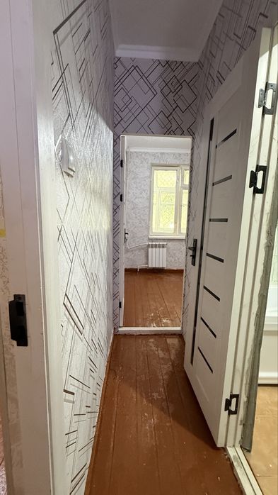 Уй сотилади 1хона 2хона килинган 4-етажка домни 1-етажи падофис вариан