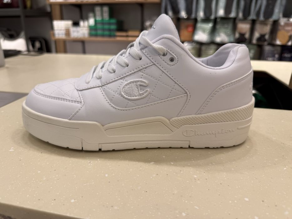 Champion adidasi noi 39 pret 80 ron