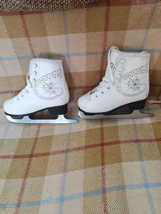 Продам коньки в отличном состоянии, обращаться по телефону
