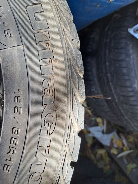 Vand 2 anvelope de iarnă