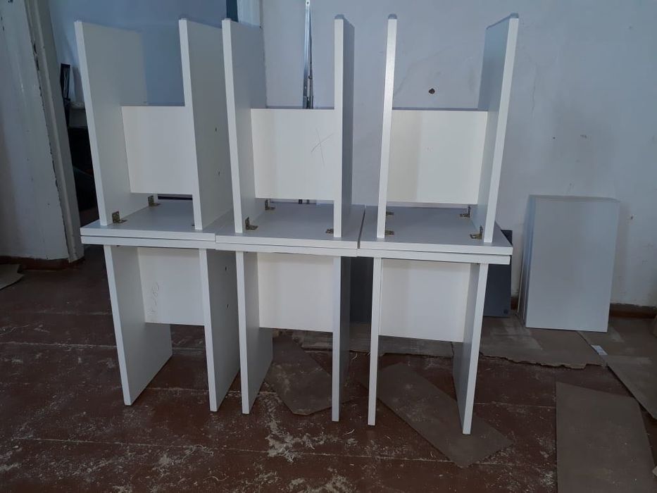 Продам столы и табуреток Столы по 10 000 табуретка 2000 за штуку