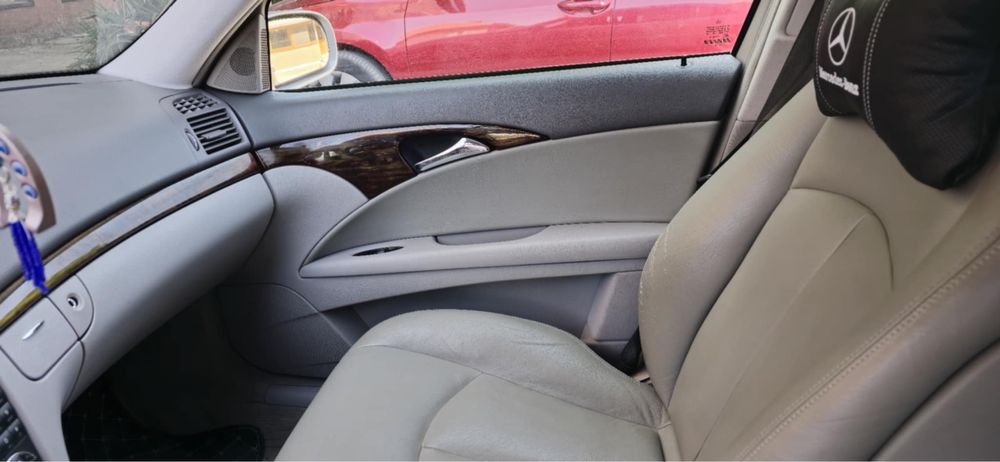 Продавам Mercedes E320 CDI