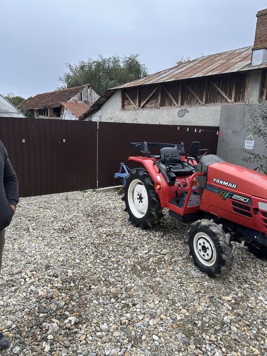 Tractoras Yanmax de 25 de cp