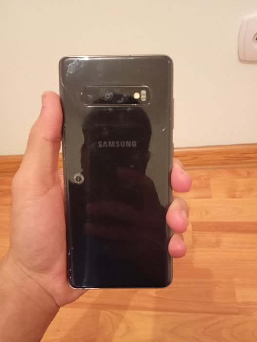 Samsung S10+.   .