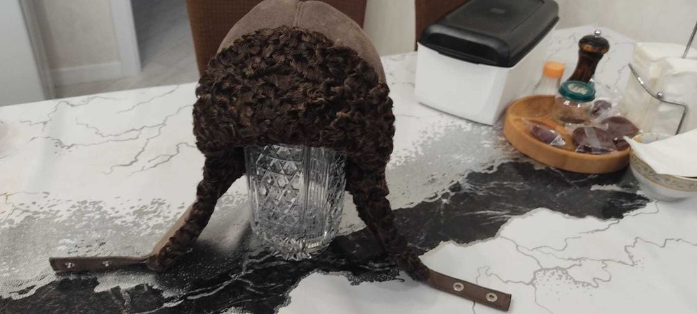 Продам новую ушанку из натурального Каракуля