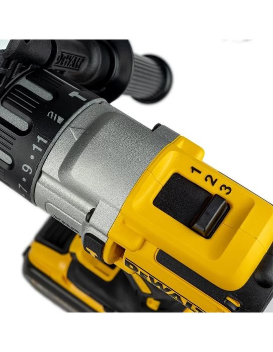 Акумулаторен Ударен Винтоверт DCD996 18V  95Nm с Батерия 4Ah и Зарядно