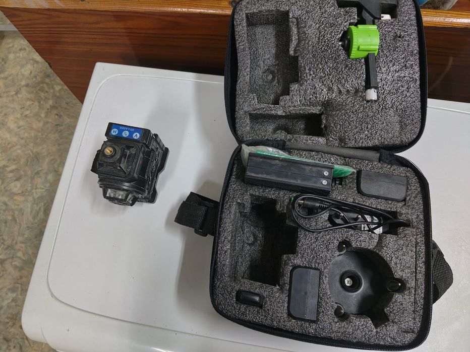 Лазерный уровень в полном комплекте новый