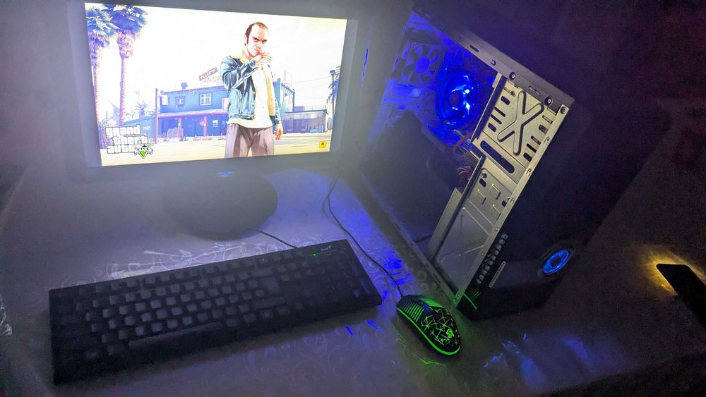 Продам Компьютер игровой в комплекте 8 Гб ОЗУ HDD 512 Гб не тормозит