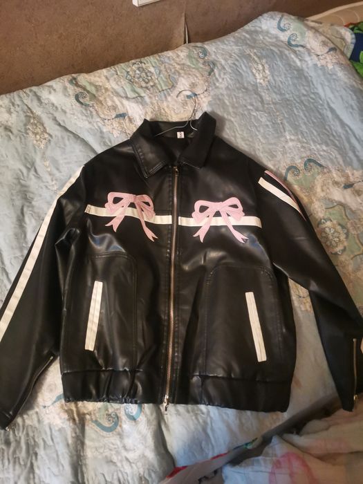 Продается подростковая куртка легкая, кожаная