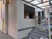 Кладка кирпичом балконов