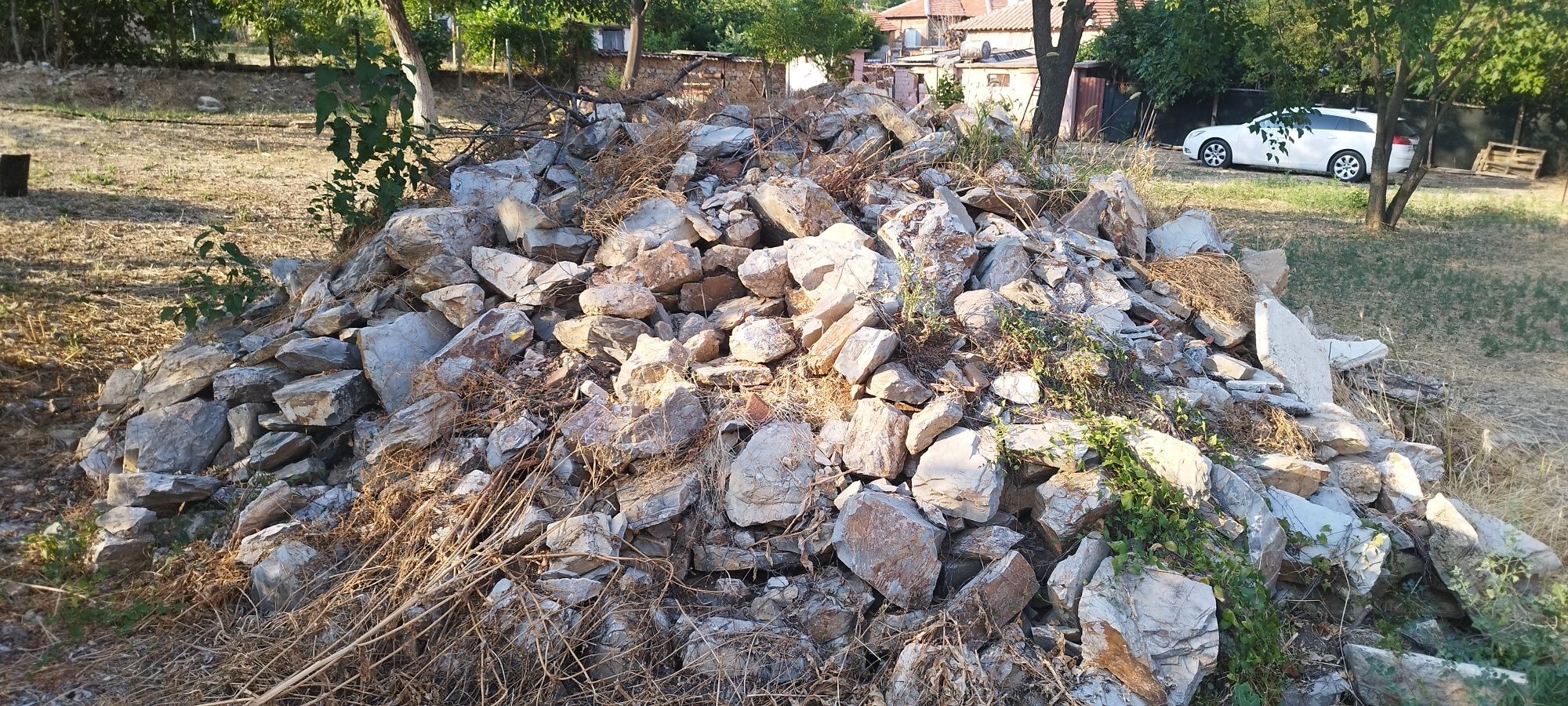 Подарявам камък от стар хамбар