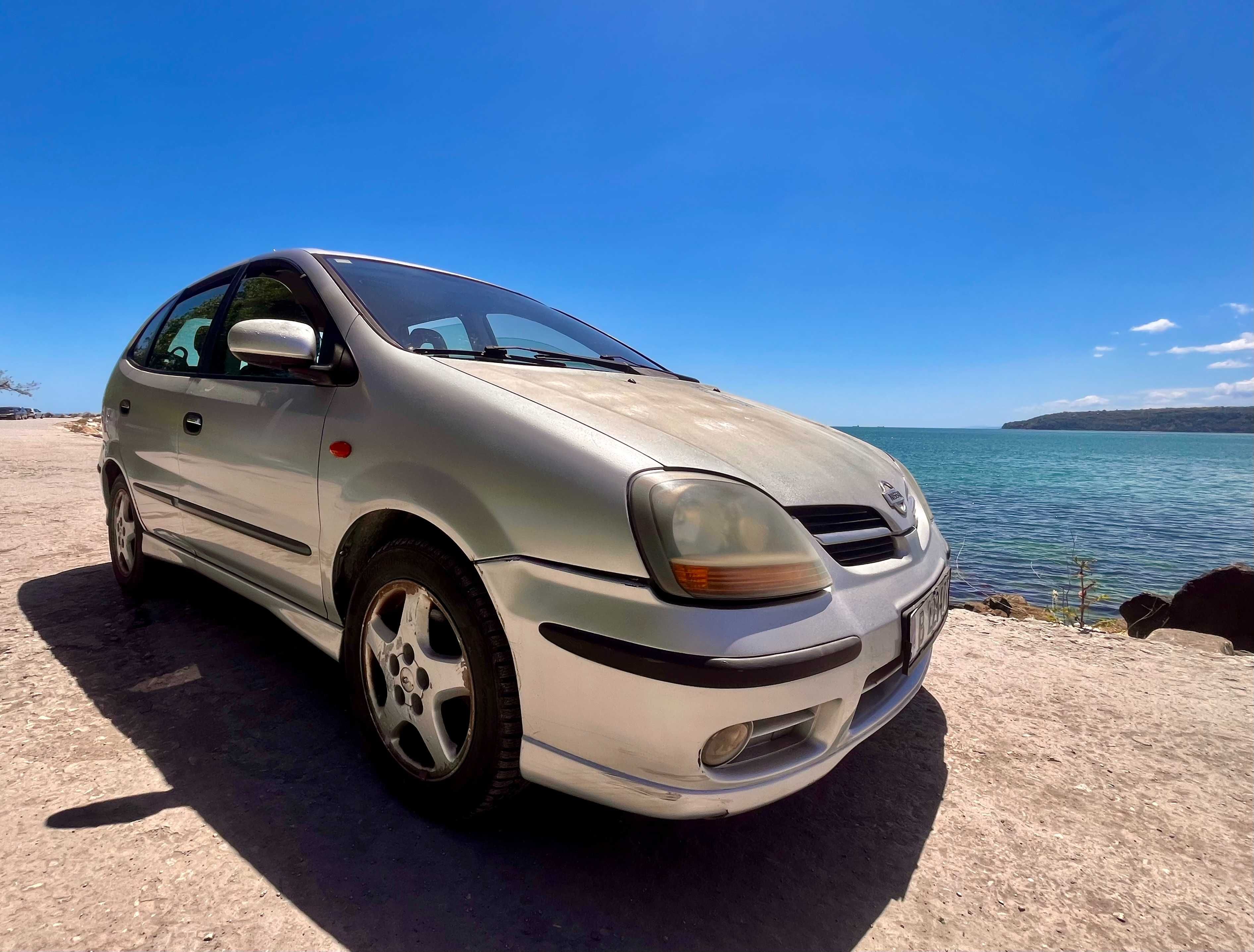 Автомобил NISSAN Almera Tino
