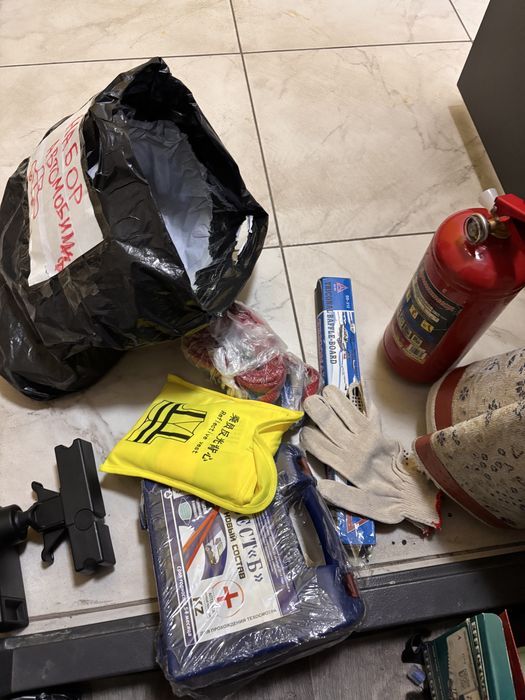 Продам Набор автомоб. Регистратор зеркало. Автоапечка мерс