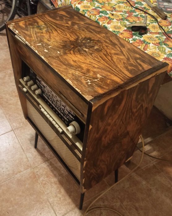 VEF Rapsodija радиограмофон Лампов - 70те г на XX век

цена 75 €вро