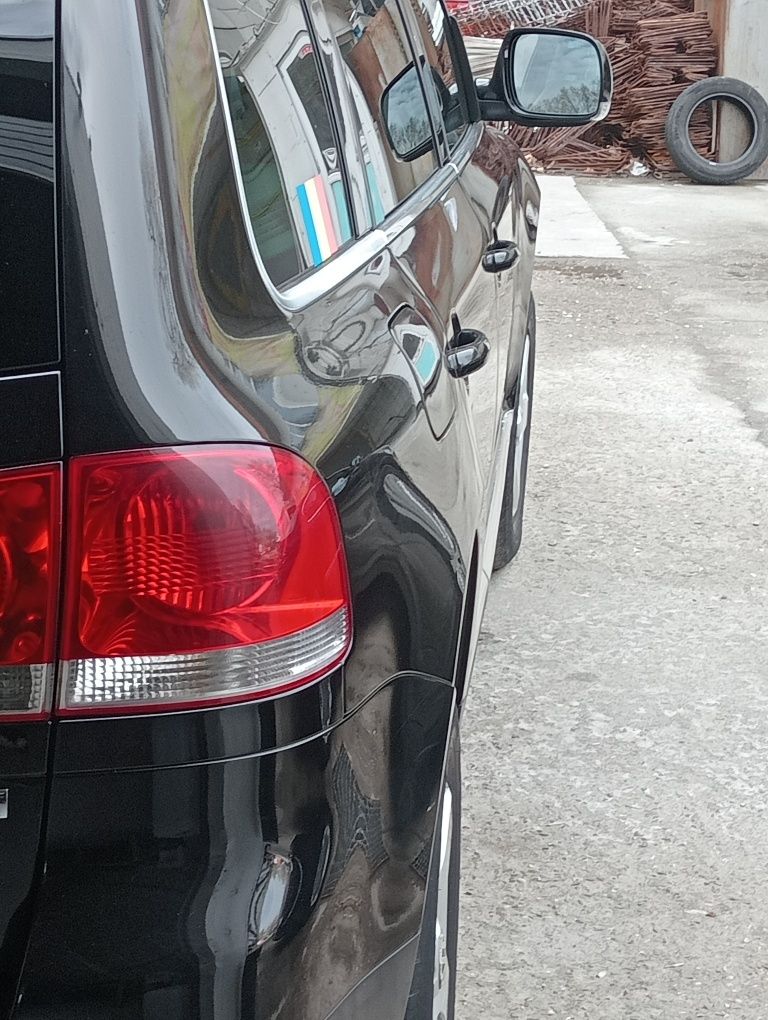 Vând Touareg 2.5 automat