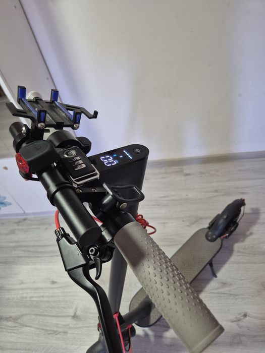 Trotinetă electrică ca nouă