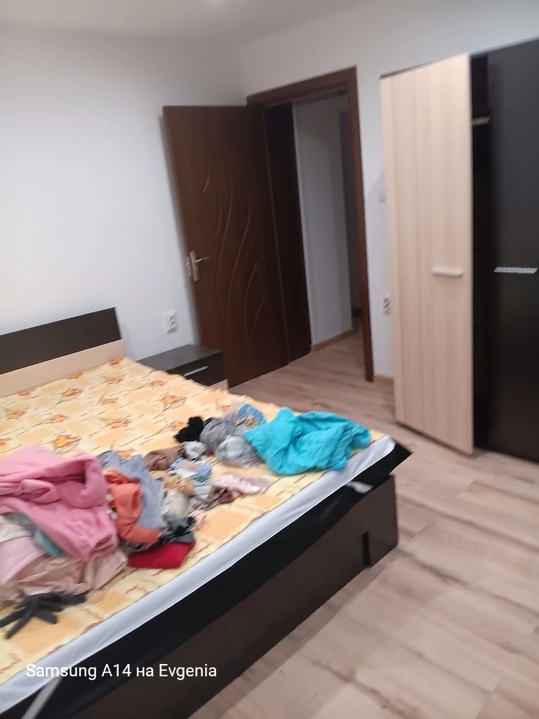 Отдавам боксониера за сама жена , работеща или учаща се , в кв Мара Де