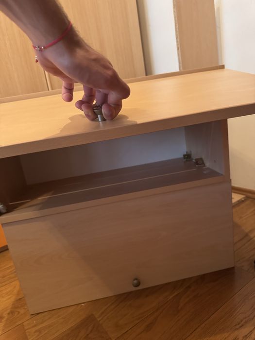 Шкафове за стена - лесен монтаж