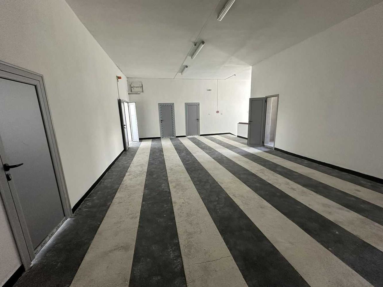 Дава се под наем Офис в Пловдив, Кършияка - 227 кв.м за 696.15 € - Снимка #2