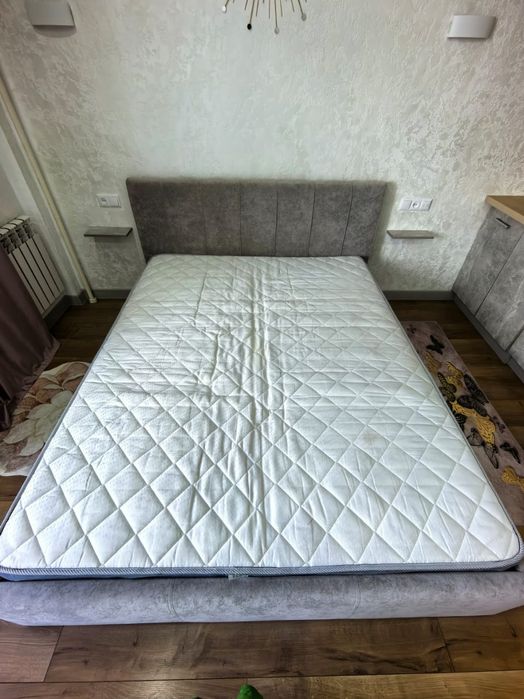 Продам Матрас 160-200