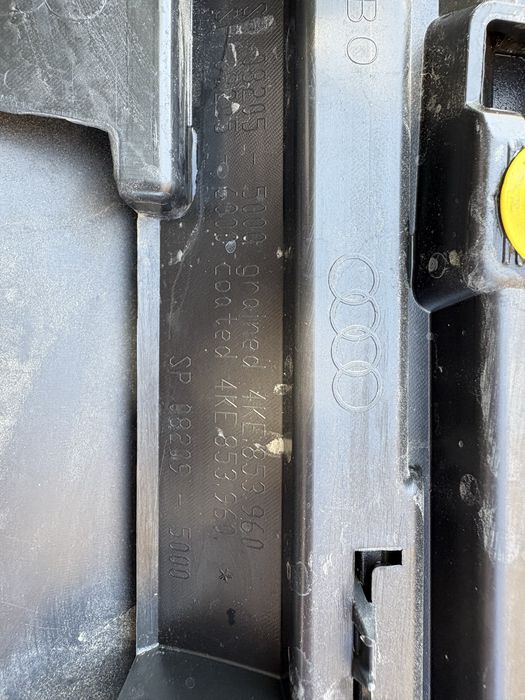 Дясна лайсна за врата Ауди Е - трон / Audi E - tron 2019 - 2021