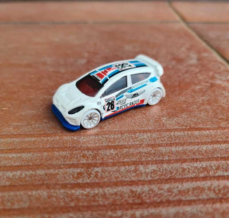 Hot Weels Ford Fiesta Arctic Racer